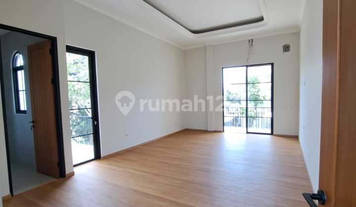 Rumah Hook Brand New Modern Tropical di Kencana Loka Bsd 2