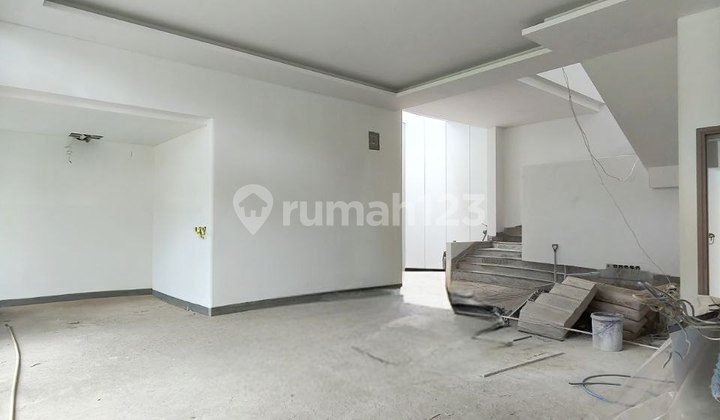 Dijual Rumah Hoek Badan Modern Design 3 Lantai di The Foresta BSD City Tangerang