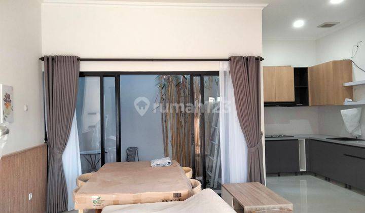 3 lantai 4+1 kamar tidur, di lengkapi rooftop  2