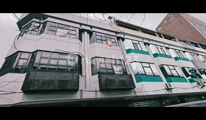 Ruko Gandeng Di Tengah Kota Dekat Pelabuhan