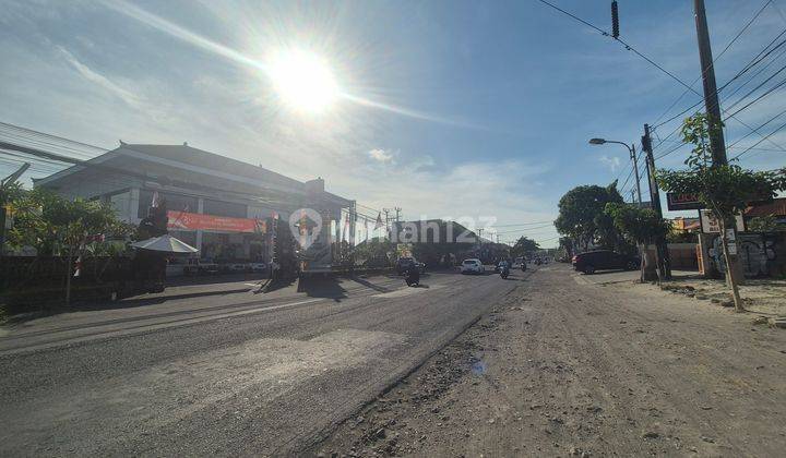 Land on the main road of West Teuku Umar. 2