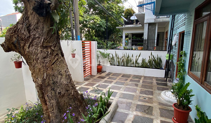 Comfortable 2-Story House with Swimming Pool in Bintaro Sector 4