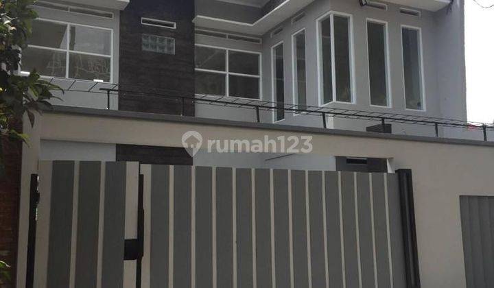 Rumah Baru 2 lantai dekat perkantoran dan pendidikan  1