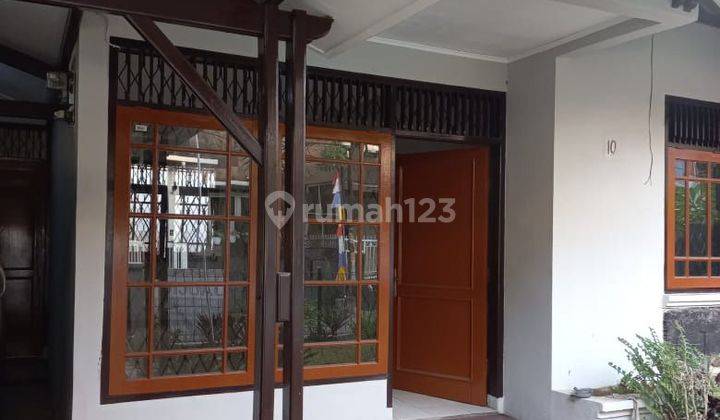 Rumah lama sudah Renovasi dekat perkantoran  1