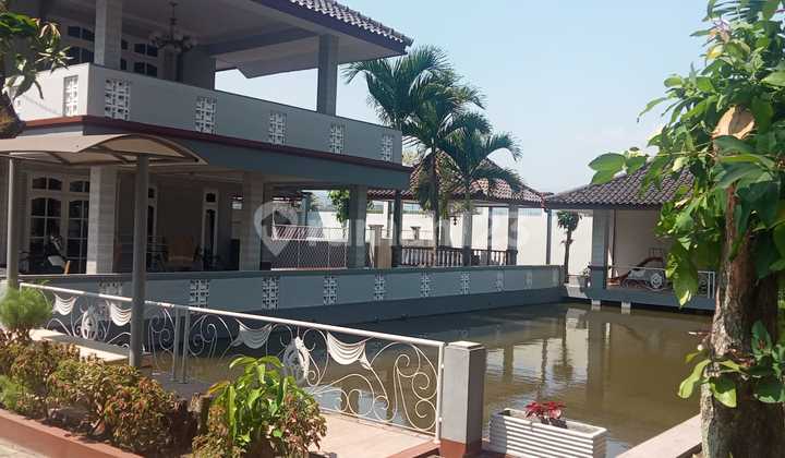 Villa House Plus Strategic Fish Pond Sumedang