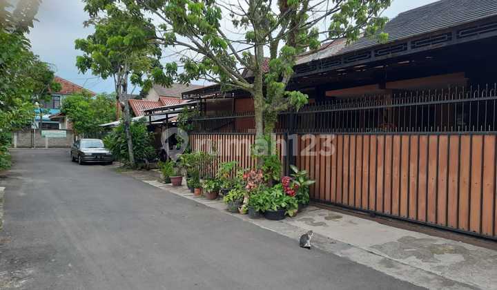 Strategic House in Riung Bandung Near Offices 2