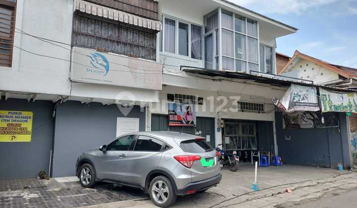 Strategic Business Location House Near Office Areas
