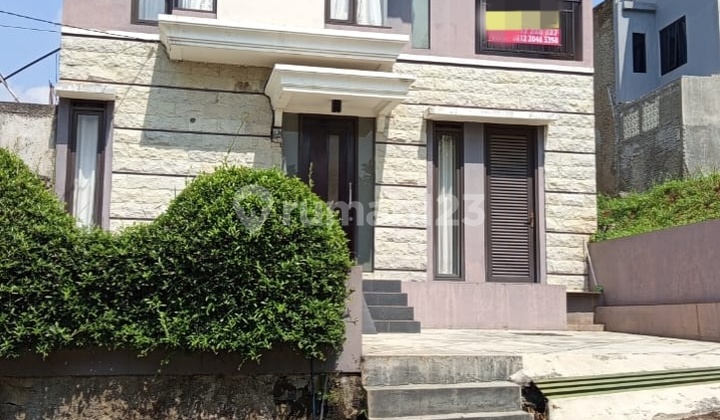 Rumah 2 Lantai Royal Orchid Villa Dekat Perkantoran