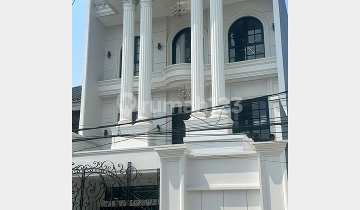 FOR SALE: NICE AND LUXURIOUS HOUSE IN KELAPA GADING