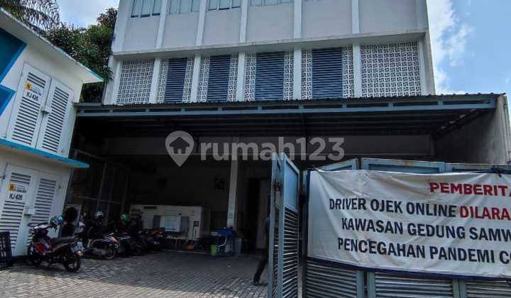 Dijual Gedung 4 Lantai, Luas 1500 M2. Meruya Jakarta Barat. Dekat Tol Jorr 1