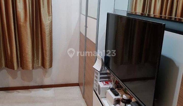 Dijual Apartemen Royal Mediterania, 3+1 Kamar. Luas 110 M2. Furnish, View Pool 2