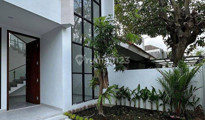 Rumah Modern Klasik Yang Elegan di Lebak Bulus, Jakarta Selatan! 2