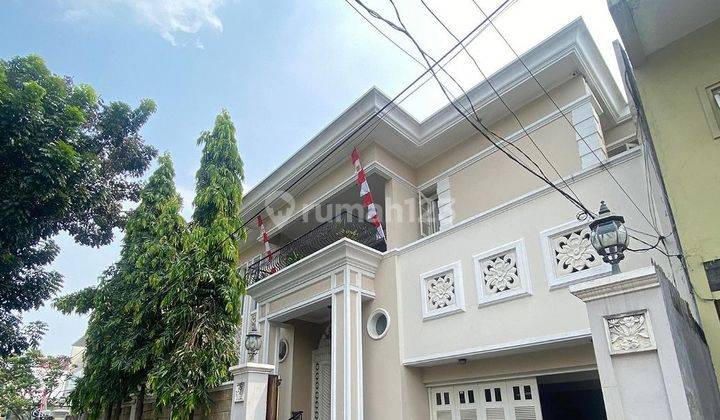 Rumah Mewah Dengan Kolam Renang di Kebayoran Lama, Jakarta Selatan 1