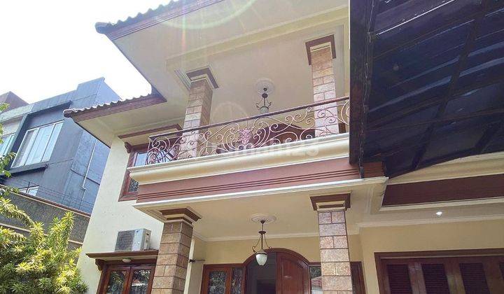 Rumah Mewah Dengan Kolam Renang di Kebayoran Lama 1