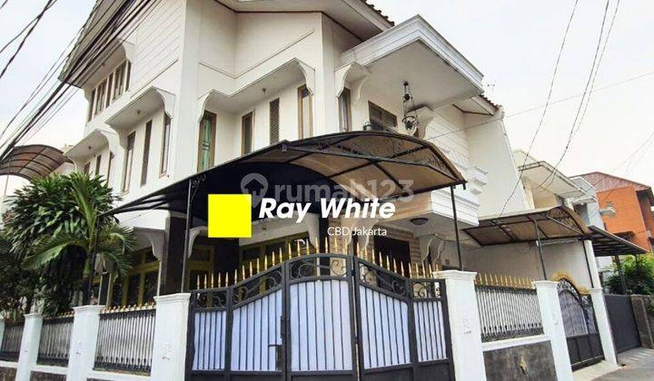 Rumah Rapi dan Strategis Di Tebet, Jakarta Selatan 1