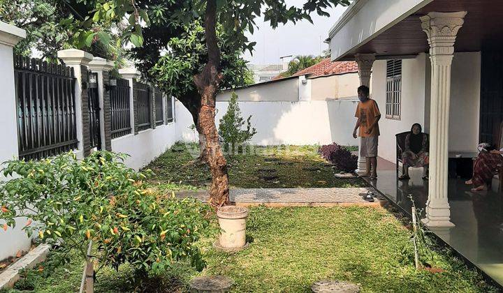 Dijual Rumah Tua Kemanggisan Hitung Tanah di Bawah Pasar 1