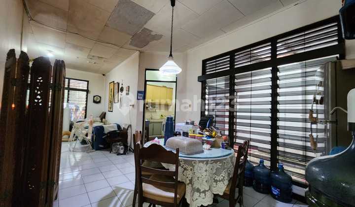 Rumah Kebayoran Lama Lt 300M2 Cocok untuk Kostan di Belakang Gancit Jaksel