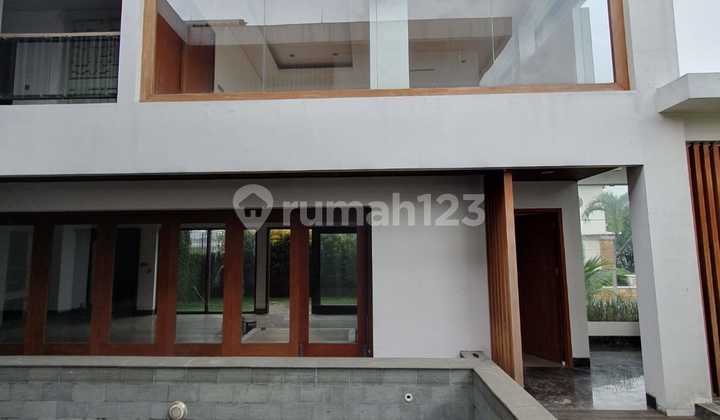 Price Drop, Hook House in Pondok Indah with Pool, Ready to Occupy, South Jakarta