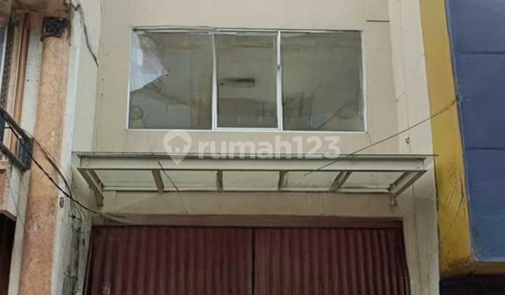 For Rent 3-Story Shop House in Pasar Baru Shop House Area, Strategic Location