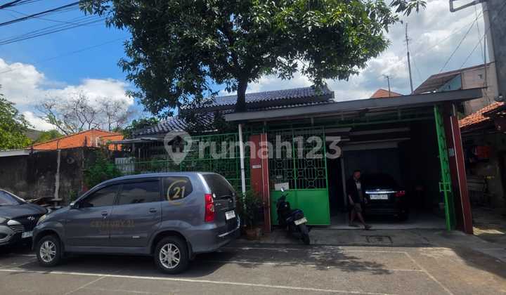 Rumah Hook 3 Lantai Jalan Mangga Duri Kepa Ngantong