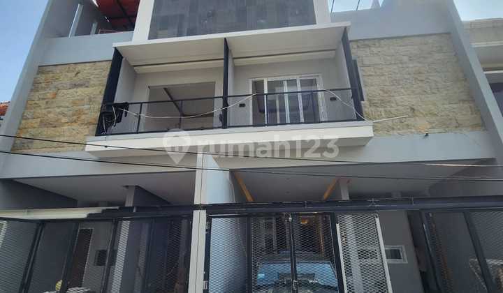 RUMAH KEREN 3 Lantai SIAP HUNI Duri Kepa