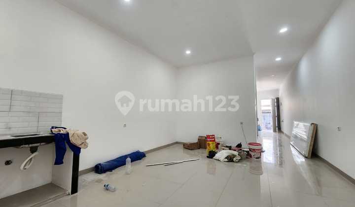 Rumah Baru 3 lantai Taman Ratu jakbar 2