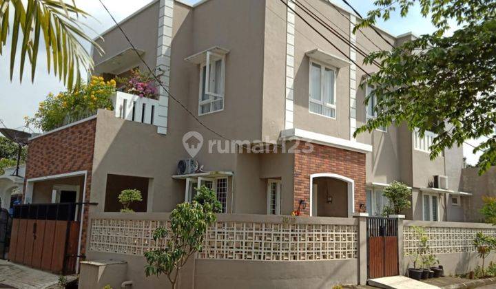 Jual Rumah Bagus 2,5 Lantai, Siap Huni 1