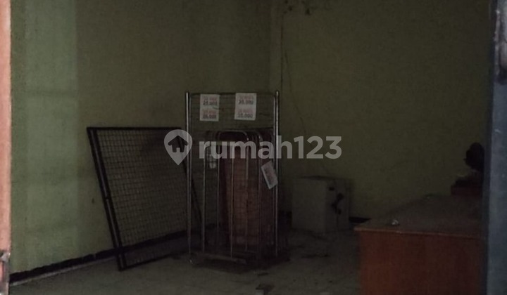 Strategic Shop Building on Cibaduyut Raya Bandung - 50 Meters from the Traffic Light