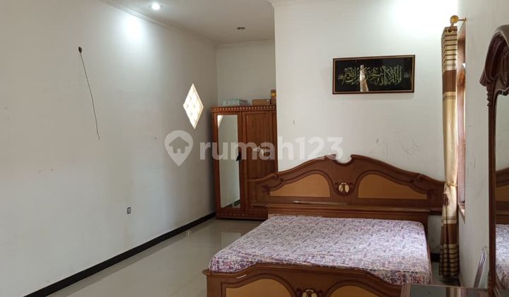 Sell Comfortable, Spacious &amp; Ready-to-Occupy House in Cihampelas - KBB. 2