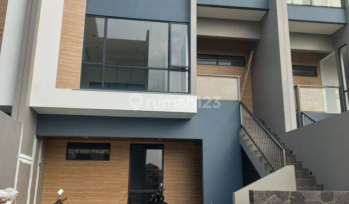 Rumah 3 Lantai Baru di Royal Grande Setra Duta, Bandung 2