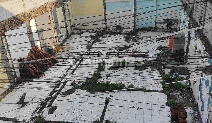 Selling Land Suitable for Business or Boarding Houses in Gatsu, Bandung City.