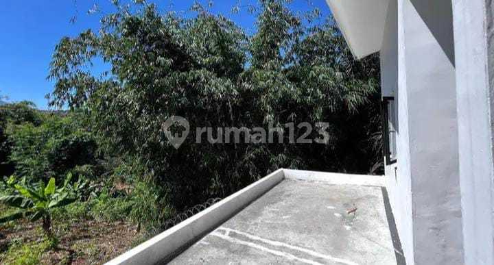 Jual Rumah Nyaman Siap Huni 2 Lantai , View Terbaik Komplek Mega Regency - Cikadut Mandalajati Kota Bandung.