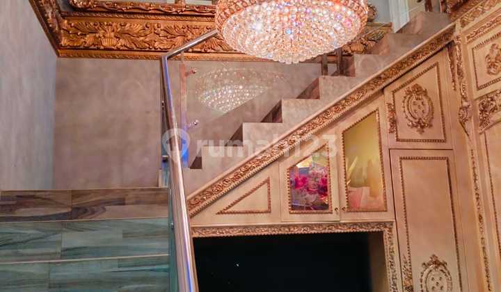 Jual Rumah Mewah 3 Lantai di Rancamanyar 2