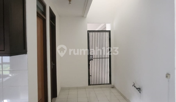 For Rent Double Decker House with Separate Clean & Dirty Kitchen For Rent Double Decker House with Separate Clean & Dirty Kitchen