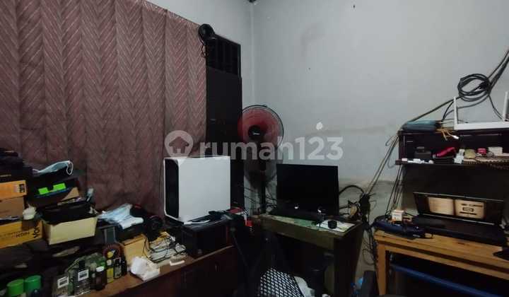 Rumah Bangunan Lama Ada Kios Di Saharjo  2
