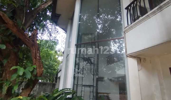 For Rent: Kemang House, Suitable for Office or Studio, Spacious Parking, High Ceilings. 2