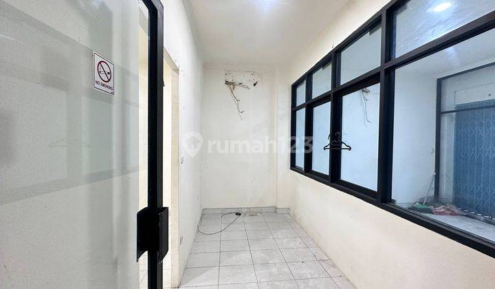 Disewakan Ruko Kendal 3 Lantai Cocok Untuk Kantor Tempat Makan Lokasi Strategis Minim Renovasi 2