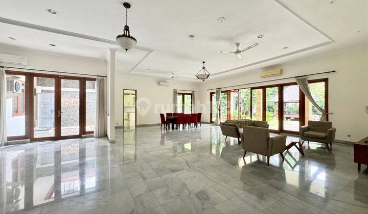 Disewakan Rumah di Cilandak 5BR Dengan Backyard Dan Swimming Pool Asri 2