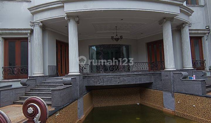 Rumah Besar dengan Rooftop Basement Cocok Untuk Kantor  2