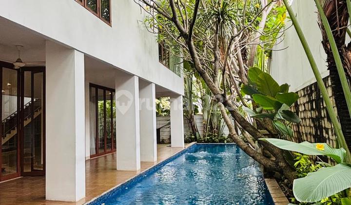 Disewakan Tropical House Cilandak Gaharu 5Br With Lash Garden And Swimming Pool Disewakan Tropical House Cilandak Gaharu 5Br With Lash Garden And Swimming Pool