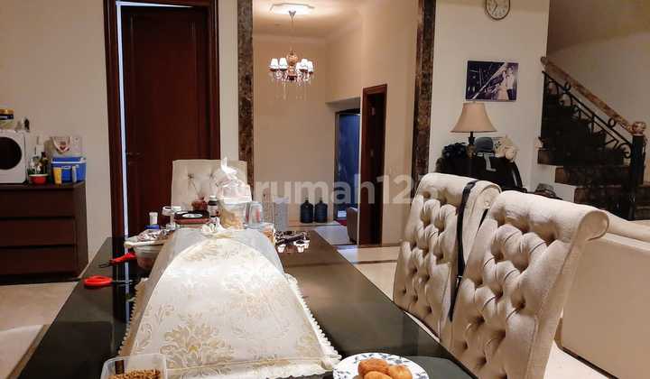 Affordable Sale: 302m2 Spacious House in Tebet Near Kokas Mall, 3 Floors, Ready to Occupy