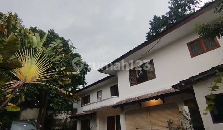 Disewakan Rumah Kemang Cocok untuk Kantor atau Studio Parkiran Luas,Ceiling Tinggi
