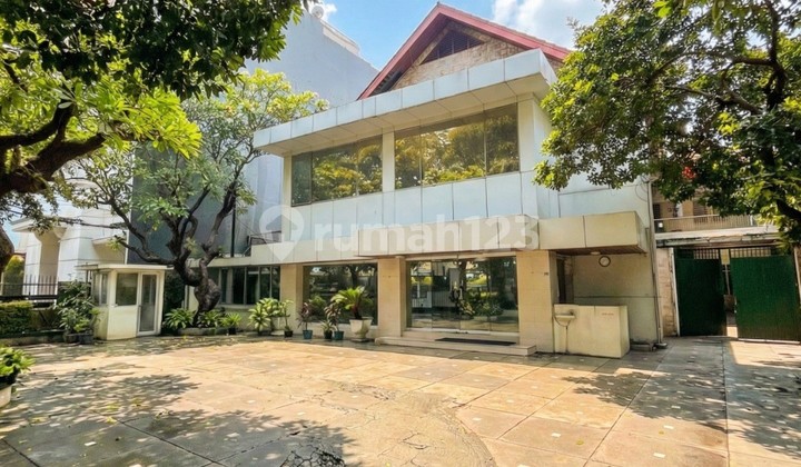 Disewakan Ruang Usaha Menteng Parkiran Luas Area Komersil Premium Banyak Resto Cafe Kantor Disekitar