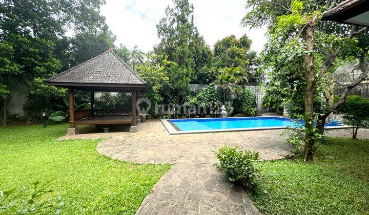 Disewakan Rumah di Cilandak 5BR Dengan Backyard Dan Swimming Pool Asri 1