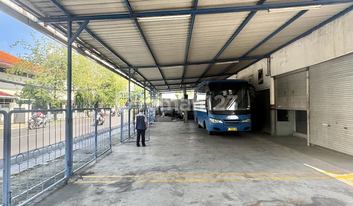 Sewa Ruang Usaha Cempaka Putih Pinggir Jalan Raya Parkiran Luas Posisi Hoek Cocok Untuk Usaha Resto/Klinik  1