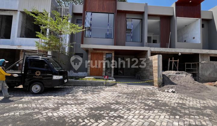 RUMAH MEWAH SIAP HUNI DALAM PERUMAHAN DI DEPOK SLEMAN RUMAH MEWAH SIAP HUNI DALAM PERUMAHAN DI DEPOK SLEMAN