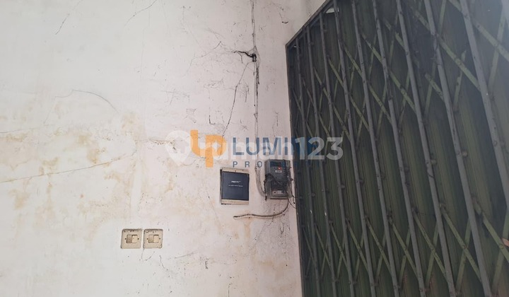 TWO-STORY SHOPHOUSE BY SOLO ROAD, AFFORDABLE PRICE IN DEPOK SLEMAN 2