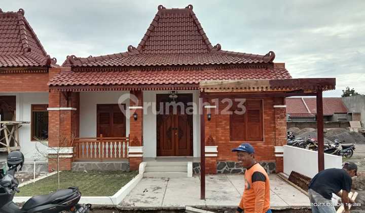 Rumah Unik Model Joglo Modern Di Prambanan 2