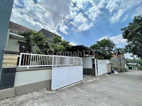 Rumah Luas Semi Furnished, Bebas Pajak Di Kalasan 1