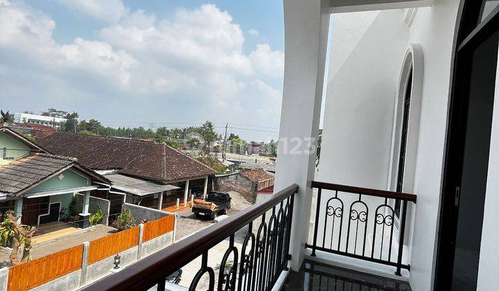 Rumah Mewah Desain Klasik Modern Di Utara Maguwoharjo 2